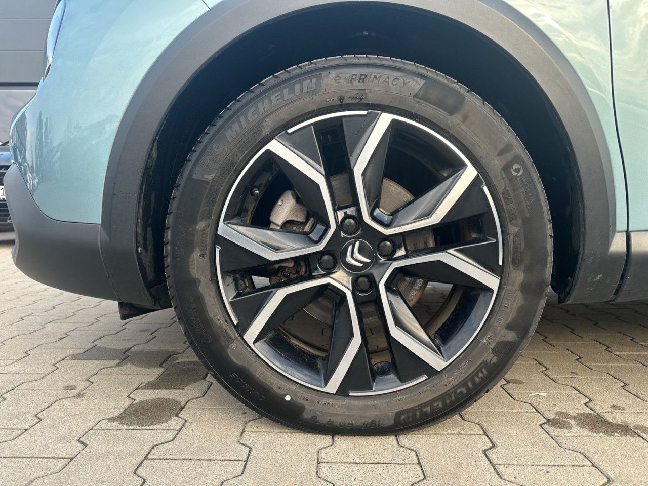 Fahrzeugabbildung Citroën ë-C4 136 Feel Pack - mit KI generiert/bearbeitet
