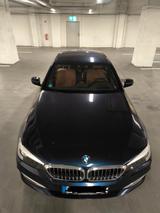BMW 530i xDrive Headup, Keyless, Display Key - BMW 530 mit Benzin-Antrieb: Blau