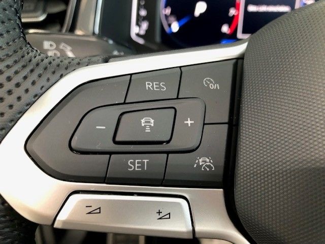 Fahrzeugabbildung Volkswagen T-Roc Cabriolet R-Line 1.5 TSI DSG Sportpaket AH