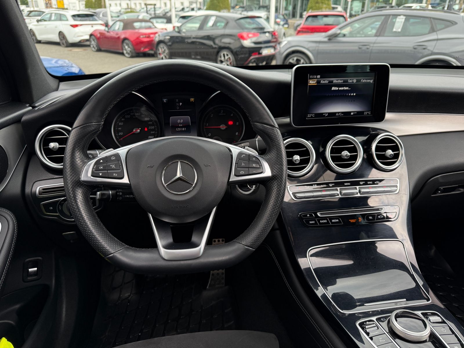 Fahrzeugabbildung Mercedes-Benz GLC 220 d 4Matic AMG Line PANO LED NAV