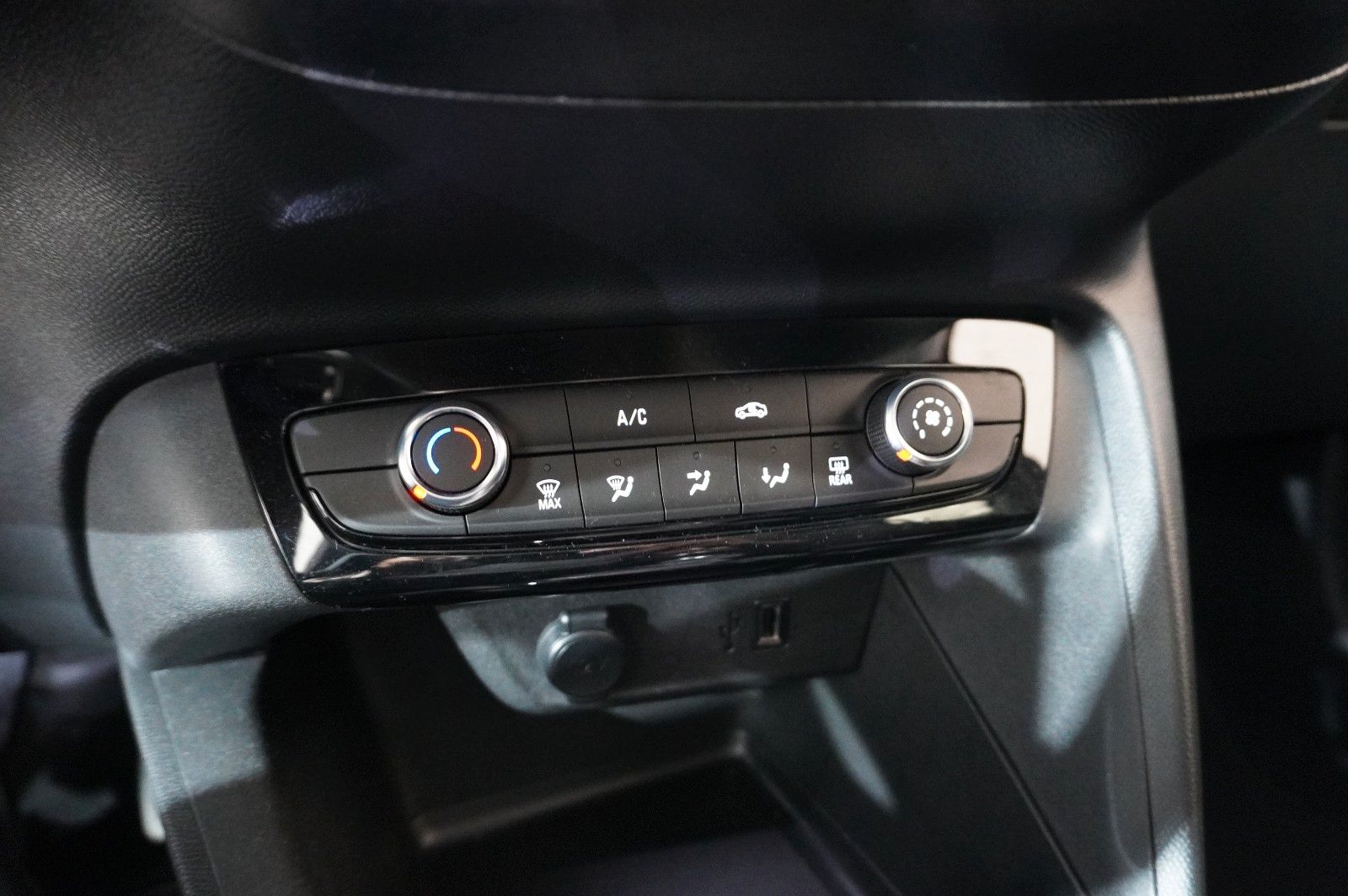 Fahrzeugabbildung Opel Corsa F 1.2 ELEGANCE NAVI/LED/KAMERA/SPORT/DAB+