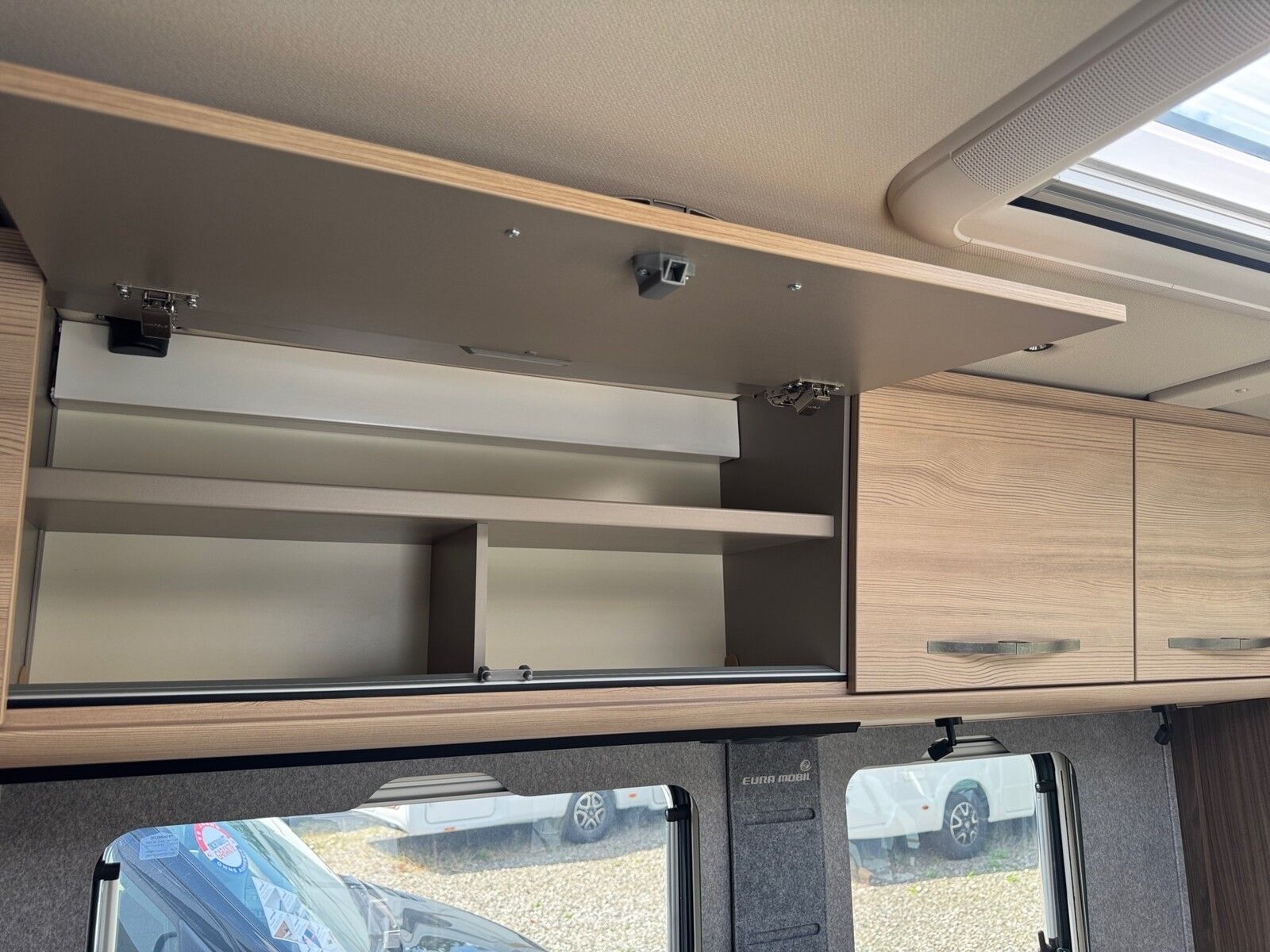 Fahrzeugabbildung Eura Mobil Profila T 726 QF Luminary -S SAT/SOLAR/VeloSlide