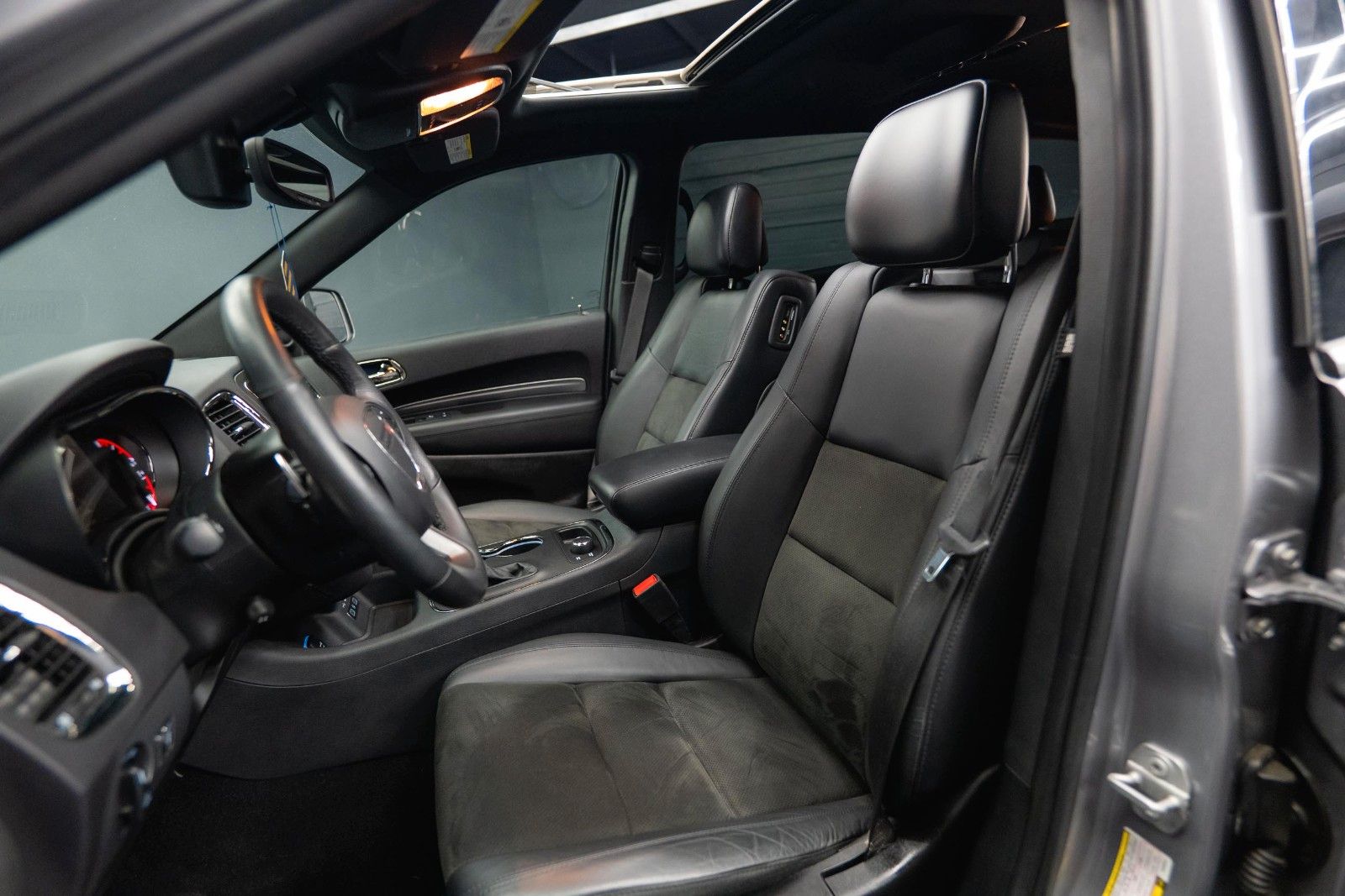 Fahrzeugabbildung Dodge Durango 5.7 V8 R/T 4x4 Night-Paket *7 Sitze*19%*