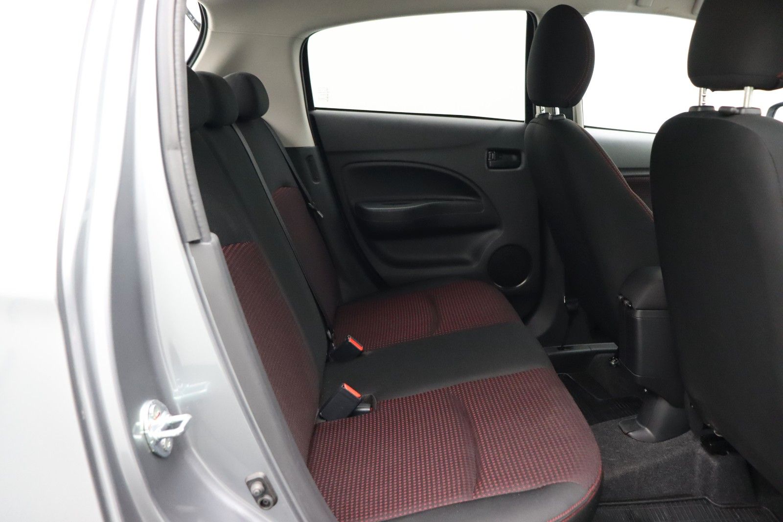 Fahrzeugabbildung Mitsubishi Space Star 1.2 Spirit+ Black