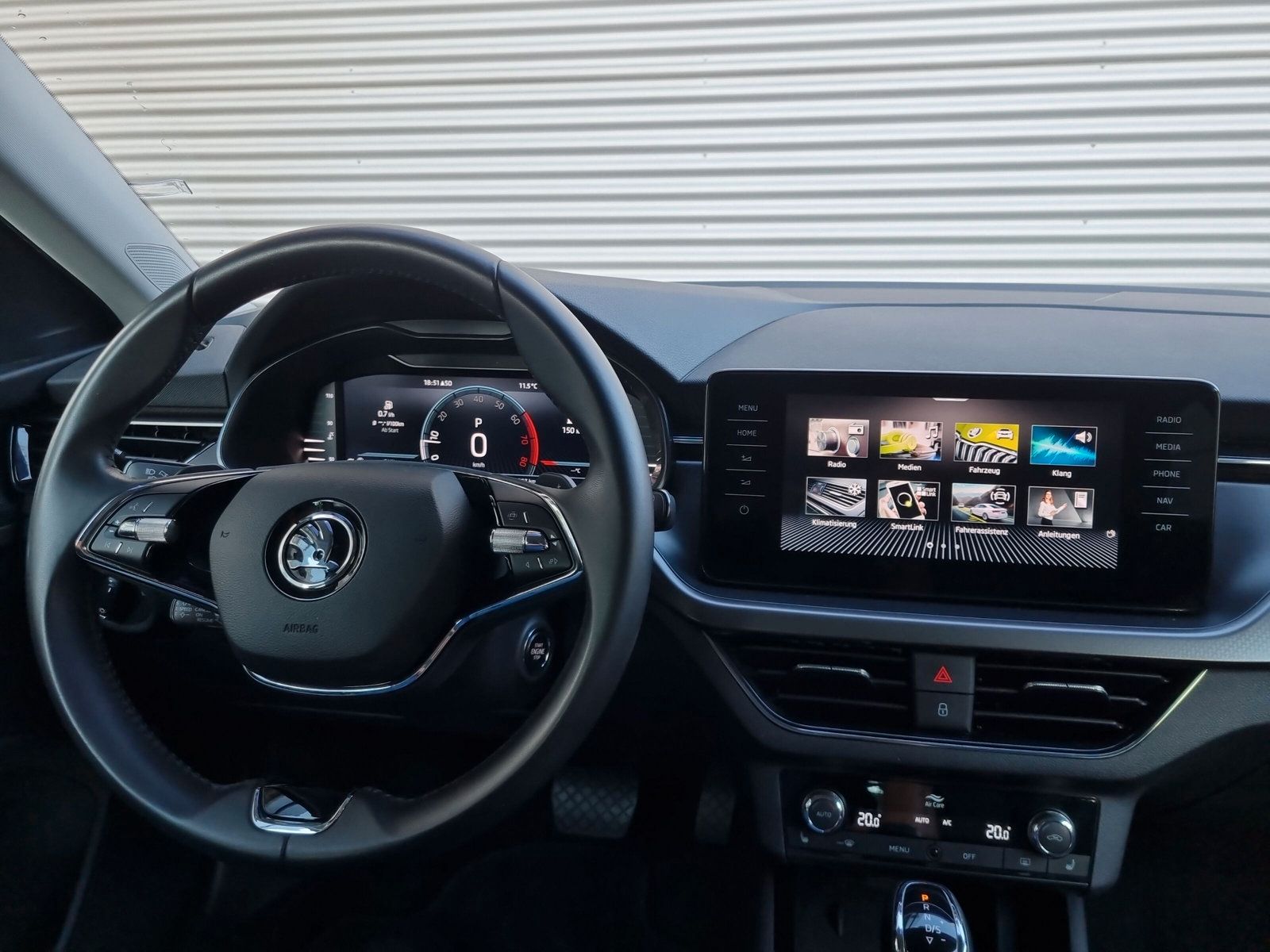 Fahrzeugabbildung SKODA Scala 1.5 TSI DSG Clever AHK eKLAPPE LED KAMERA