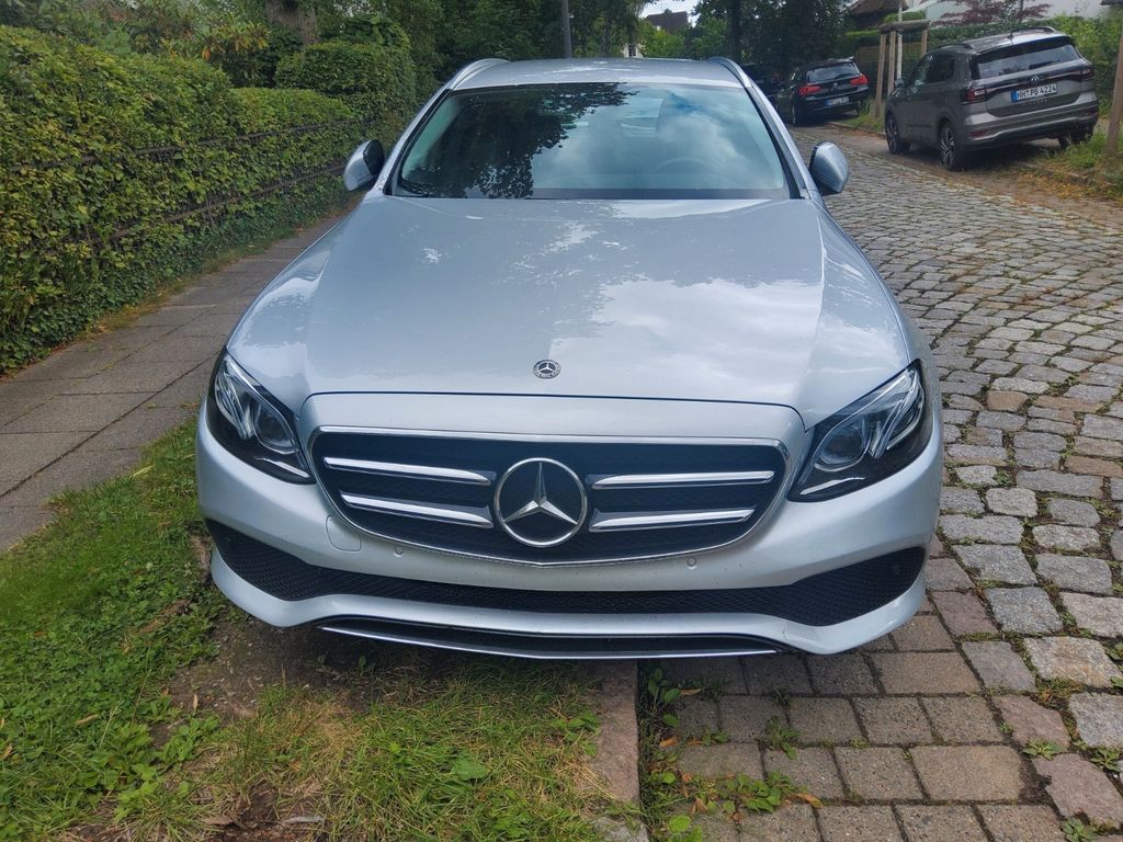 Image of Mercedes-Benz E 200