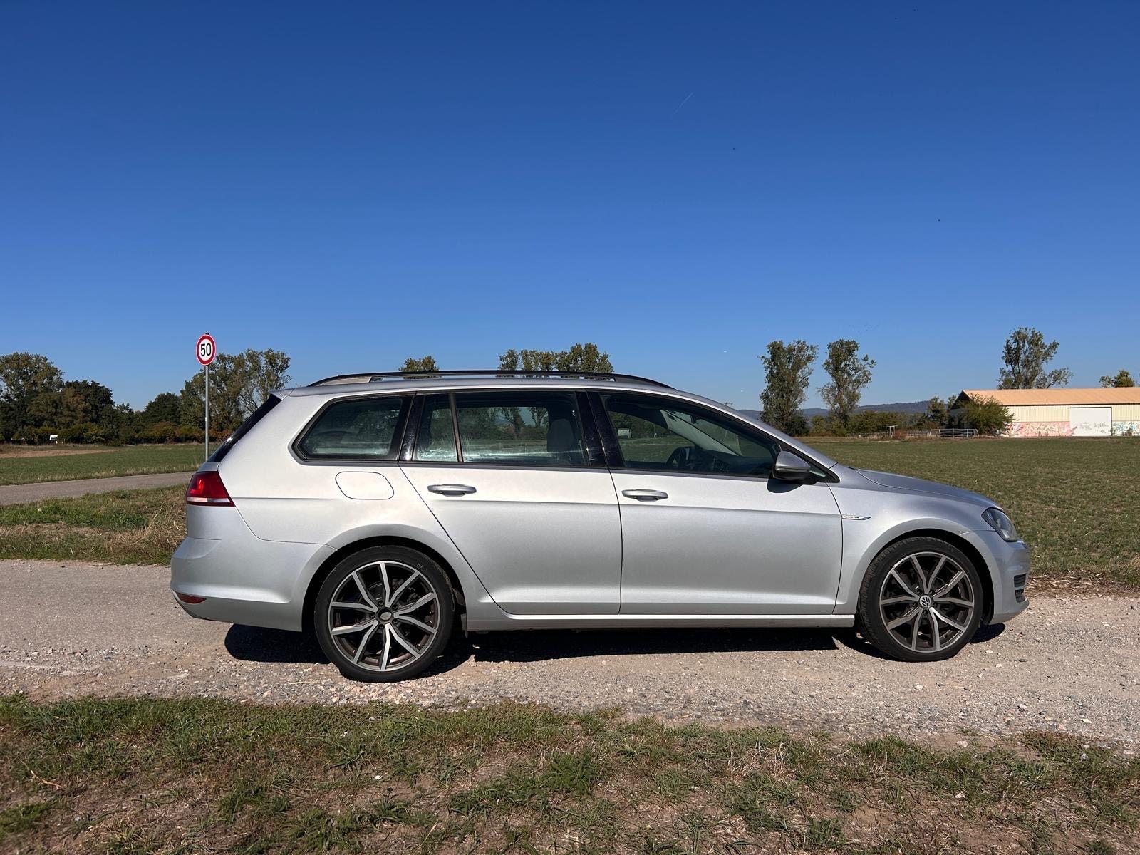 Volkswagen Golf 2015 — rear view