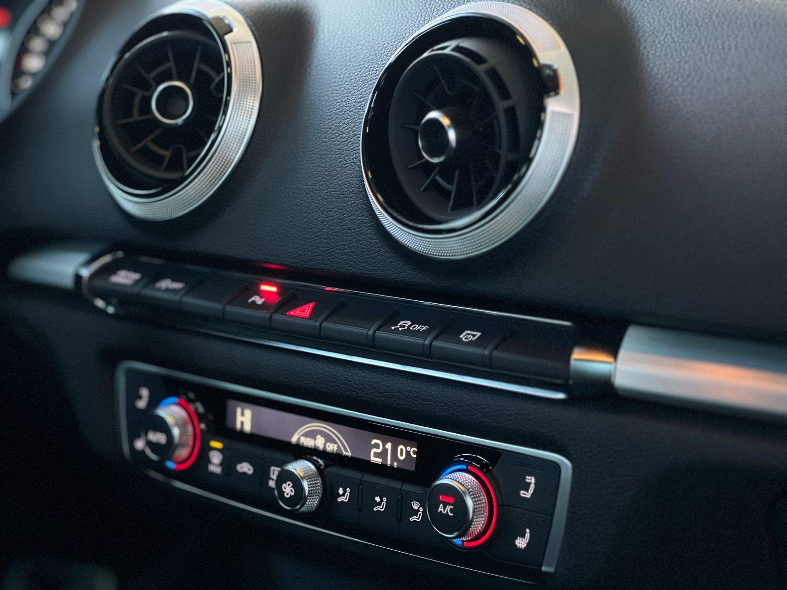 Fahrzeugabbildung Audi A3 Cabriolet quattro S line sport XEN NAV  18"