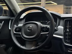 VOLVO V90 Pro T4 Mom.Pro Leder Navi LED ACC Kam.