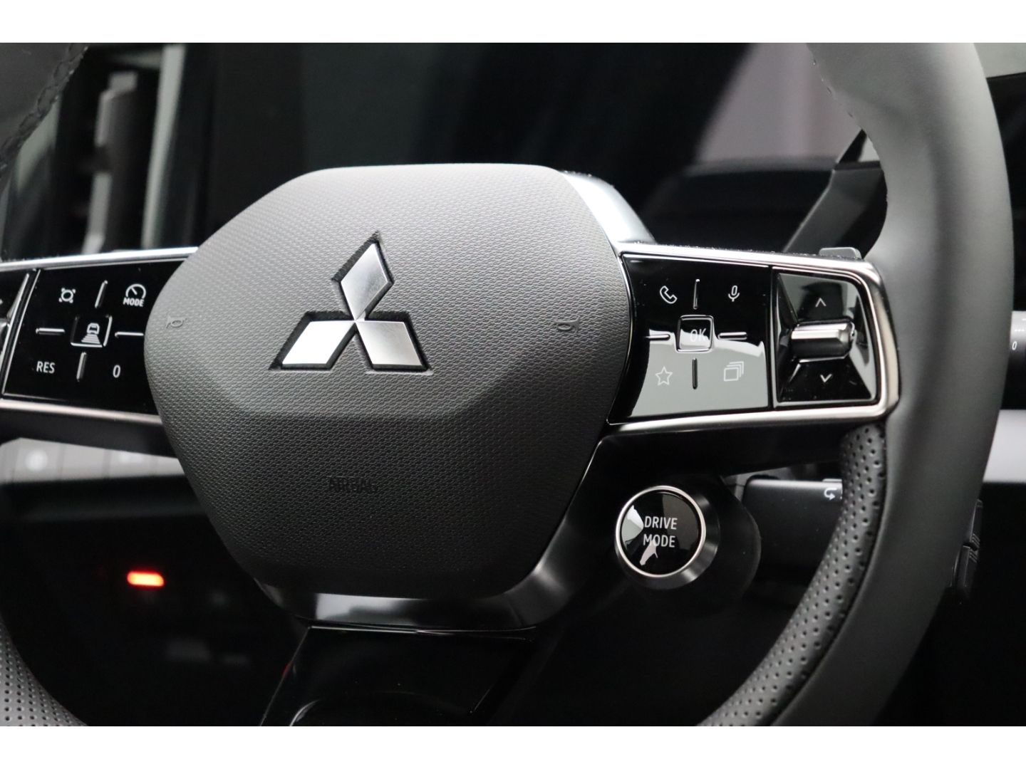 Fahrzeugabbildung Mitsubishi Eclipse Cross Diamant Top 11 KW LUXURY-Paket