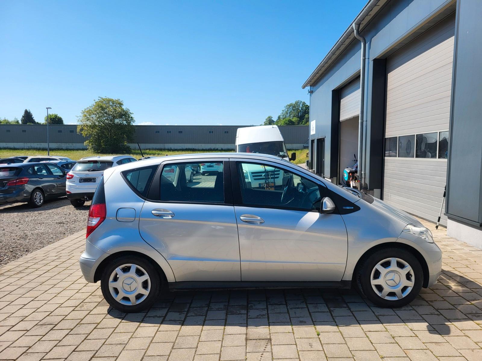Mercedes-Benz A180 2011 — photo 9