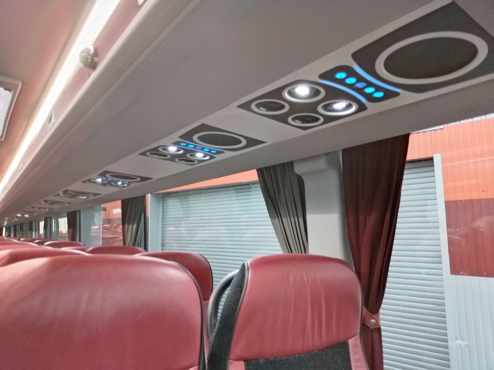 VANHOOL  2018 - Image 32 of 50