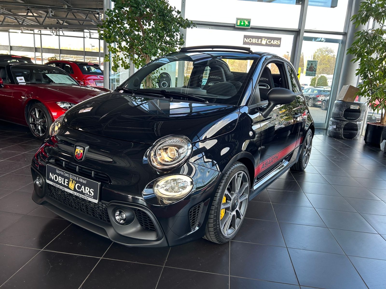 Fahrzeugabbildung Abarth 695C Cabrio Aut. LEDER CARPLAY PDC ALU