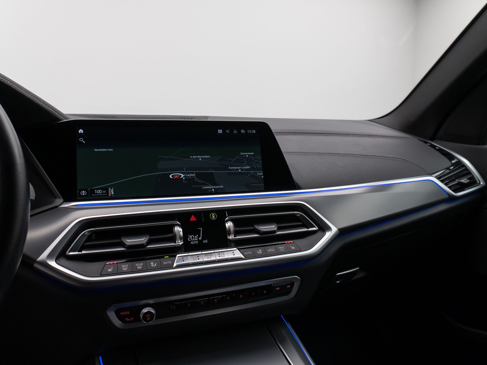 Fahrzeugabbildung BMW X5 xD30d M Sport 360°Laser HUD DAB HiFi 22Zoll