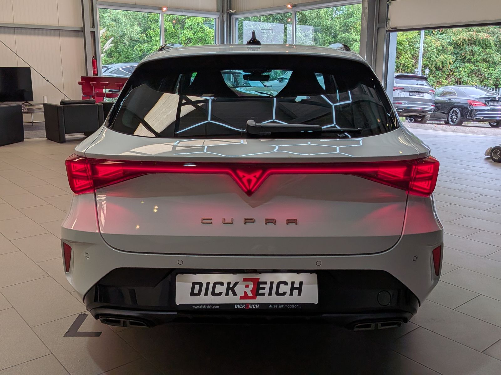 Fahrzeugabbildung CUPRA Leon 1.5 eTSI DSG DYNAMIC-EDGE-PAKET*CAM*AHK*18"