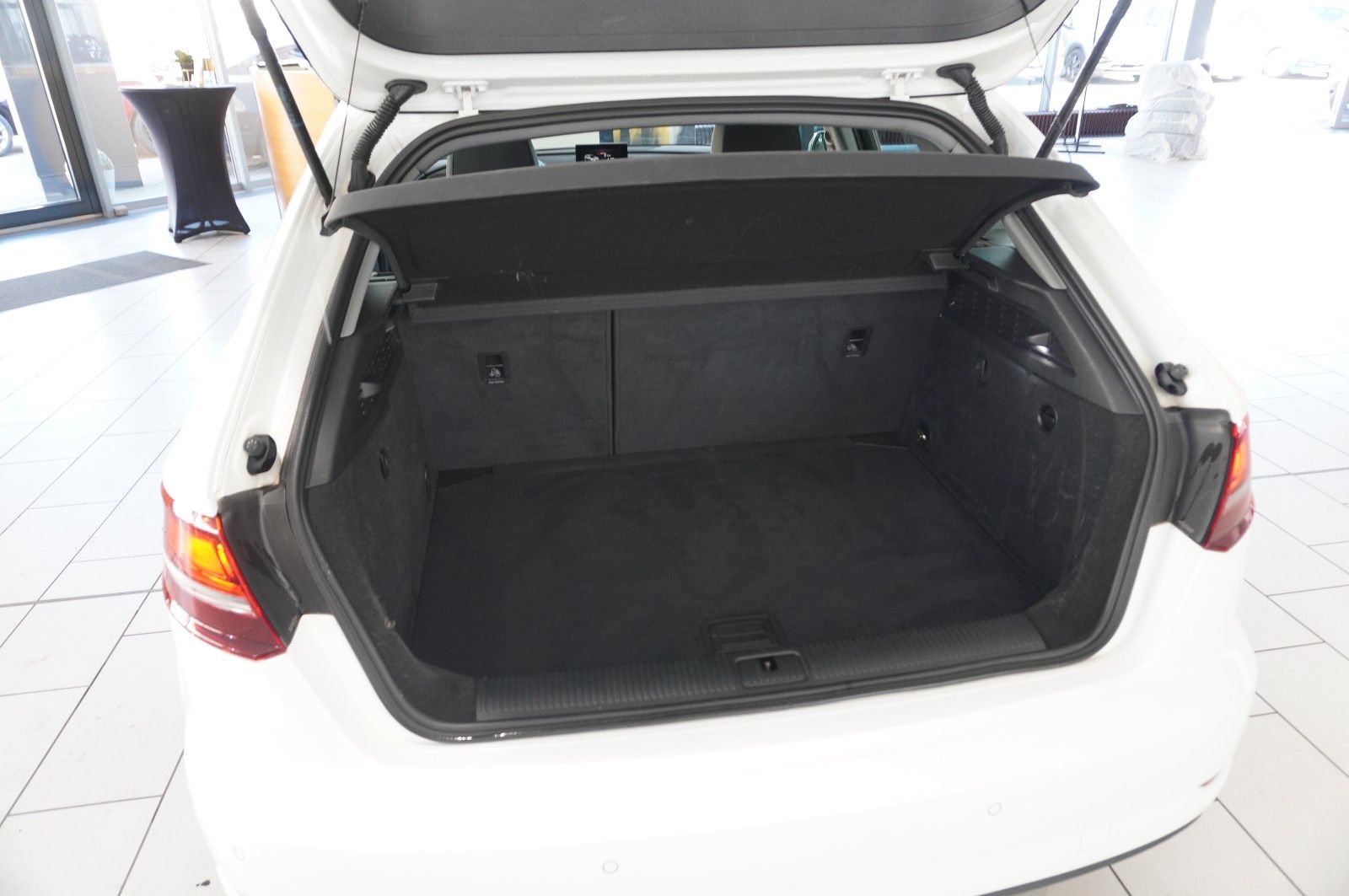 Fahrzeugabbildung Audi A3 Sportback 35 TFSI NAVI/BI-XENON/SHZ/ACC/PDC