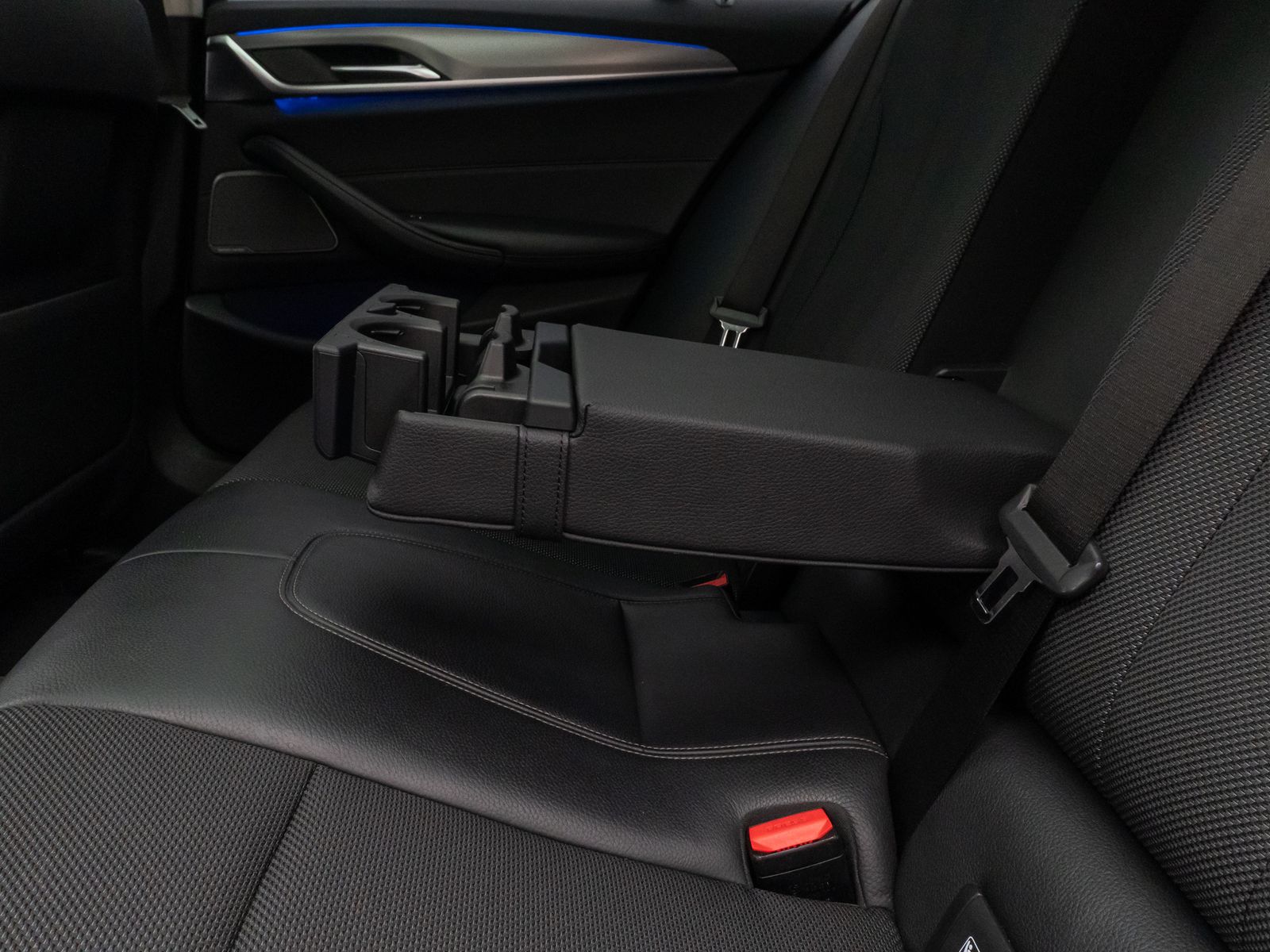 Fahrzeugabbildung BMW 530d xD SportLine Kamera Panorama HUD H/K Stndhz
