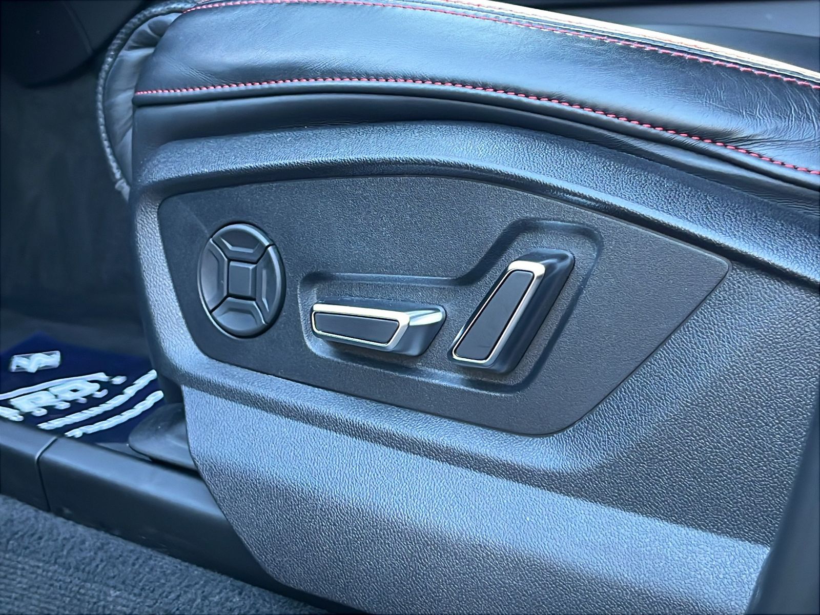 Fahrzeugabbildung Audi RSQ8 4.0 TFSI quattro*Keramik*HUD*23"*Stdhzg**