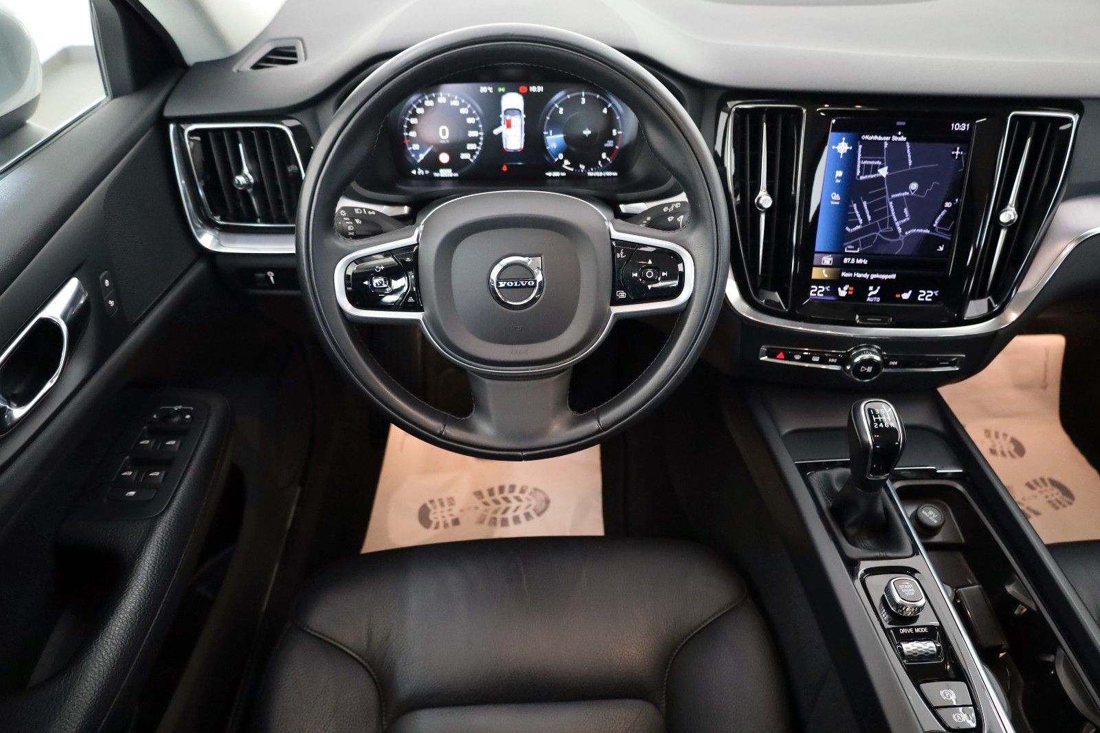 Fahrzeugabbildung Volvo V60 Kombi Momentum Pro Leder,Navi,LED,Kamera,App