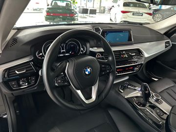 Fahrzeugabbildung BMW 530e iPerf Aut Alarm Kamera NaviBusiness Leder