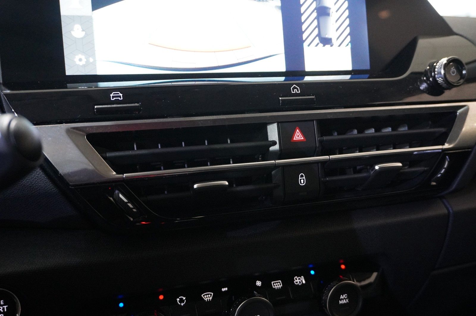 Fahrzeugabbildung Citroën C4 Lim. 1.2T PLUS NAVI/LED/KAMERA/SPORT /VIR/DAB