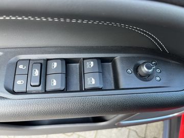 Jeep Compass Limited 1.3 +Kam.+LED+KeyLess+ACC