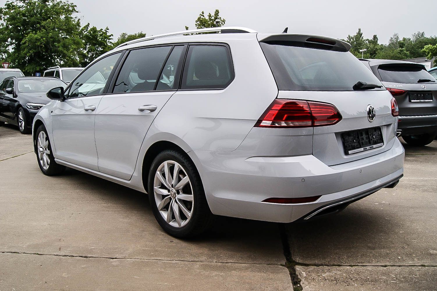 Fahrzeugabbildung Volkswagen Golf VII Variant 14TSI DSG JOIN ANHZV KAMERA PDC