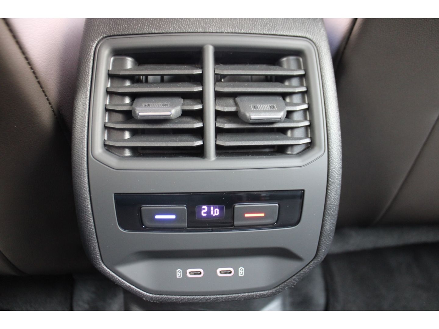 Fahrzeugabbildung SEAT Leon Xcellence DSG ACC LED TWA Full Link RFK GJR