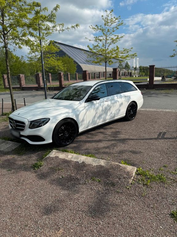 Image of Mercedes-Benz E 220