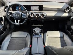 Fahrzeugabbildung Mercedes-Benz A 180d 7G-DCT LED NAVIGATION PDC TEMPOMAT