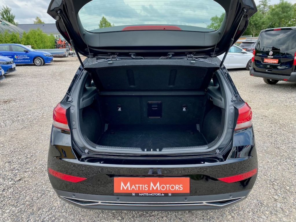 Fahrzeugabbildung Hyundai i30 1.0 AAC SHZ ALLWETTERREIFEN ALU KAMERA PDC