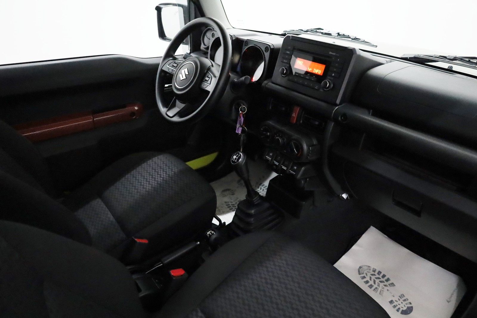 Fahrzeugabbildung Suzuki Jimny Comfort AllGrip NFZ, Foliert,Seilwinde