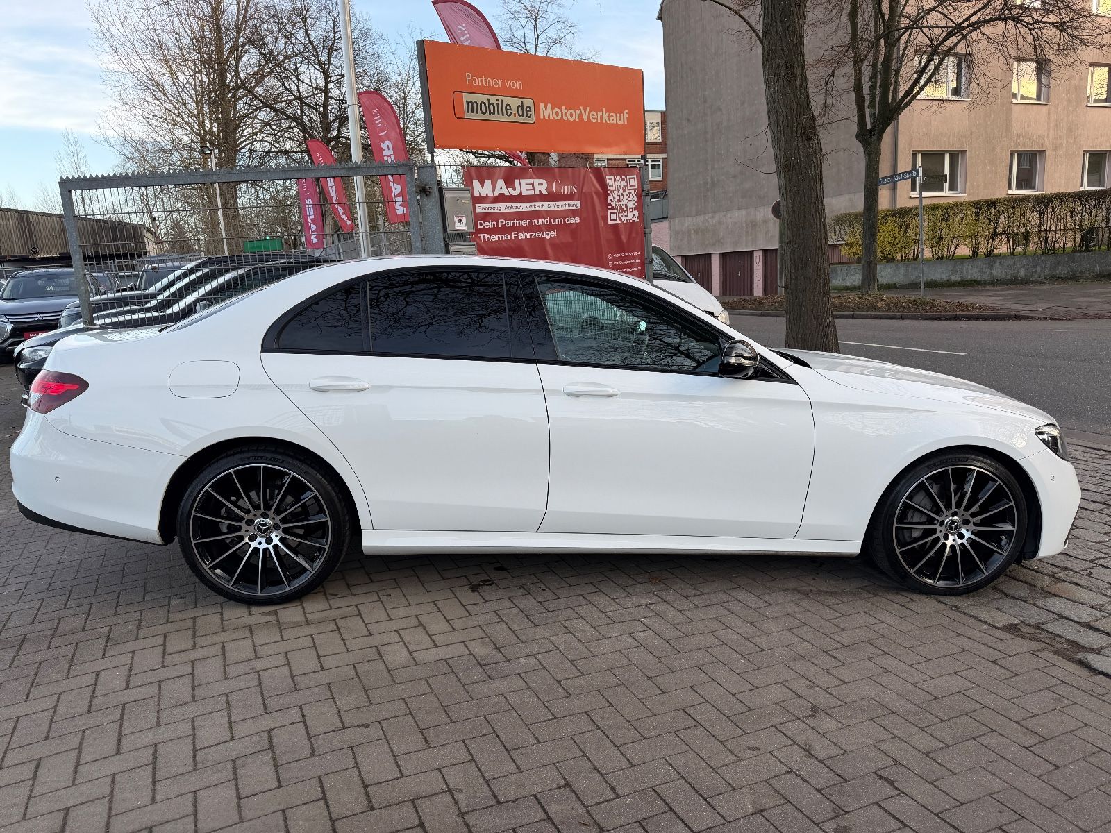 Fahrzeugabbildung Mercedes-Benz E 220d AMG*JUNGE STERNE*MUTLIBEAM*BURMESTER*AHK