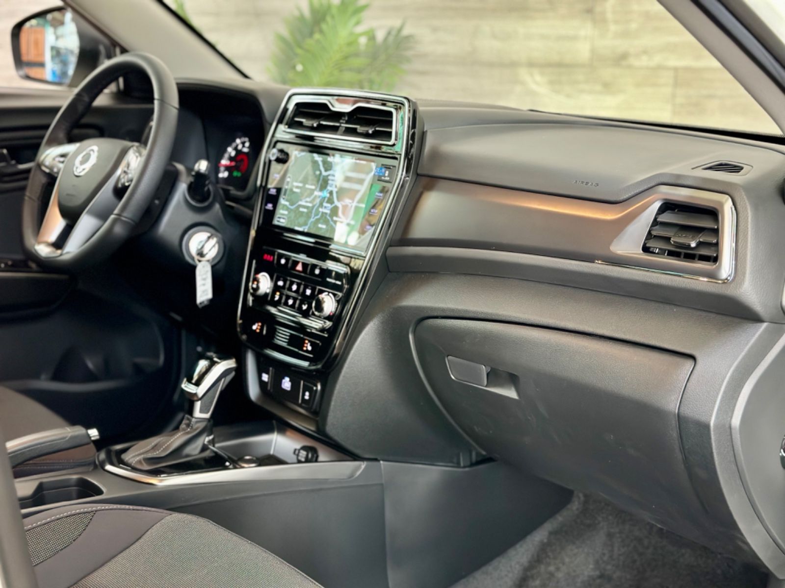 Fahrzeugabbildung Ssangyong Tivoli Quartz 1,5P 2WD AUT*Navi*LED*Klima*Sommer