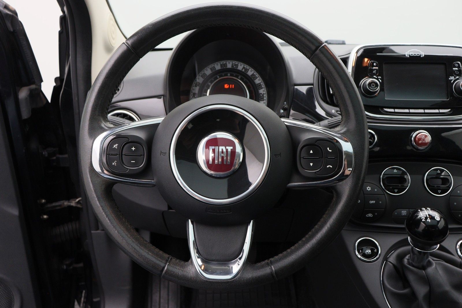 Fahrzeugabbildung Fiat 500 1.2 Lounge NAVI PANO