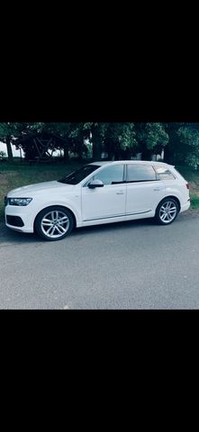 Audi Q7 3,0tdi S-Line, 7 Sitze, Motor erst...