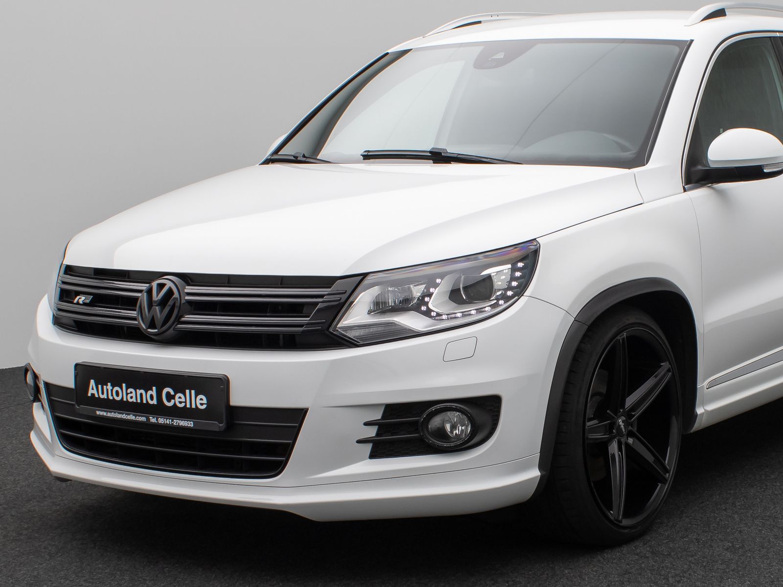 Fahrzeugabbildung Volkswagen Tiguan R-Line Xenon DAB Sitzhzg. AHK 8FACH