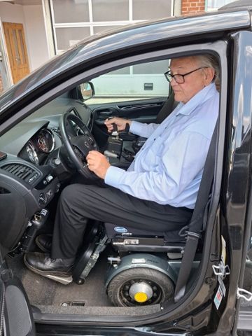 Fahrzeugabbildung Lancia Voyager Paravan Rollstuhl-Selbstfahrerfahrzeug