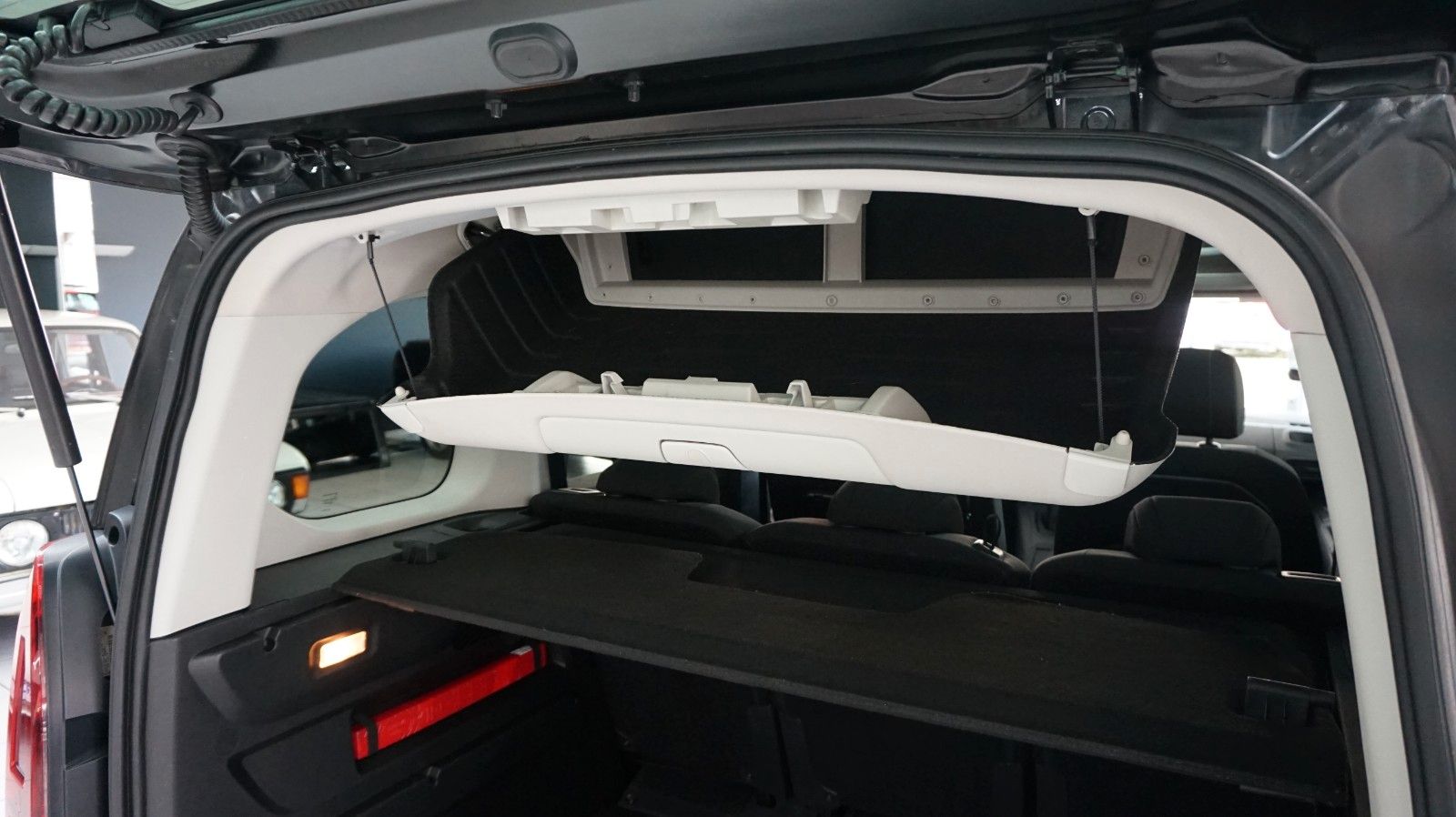 Fahrzeugabbildung Opel Life E Innovation 5,5 L. durch. Verbrauch