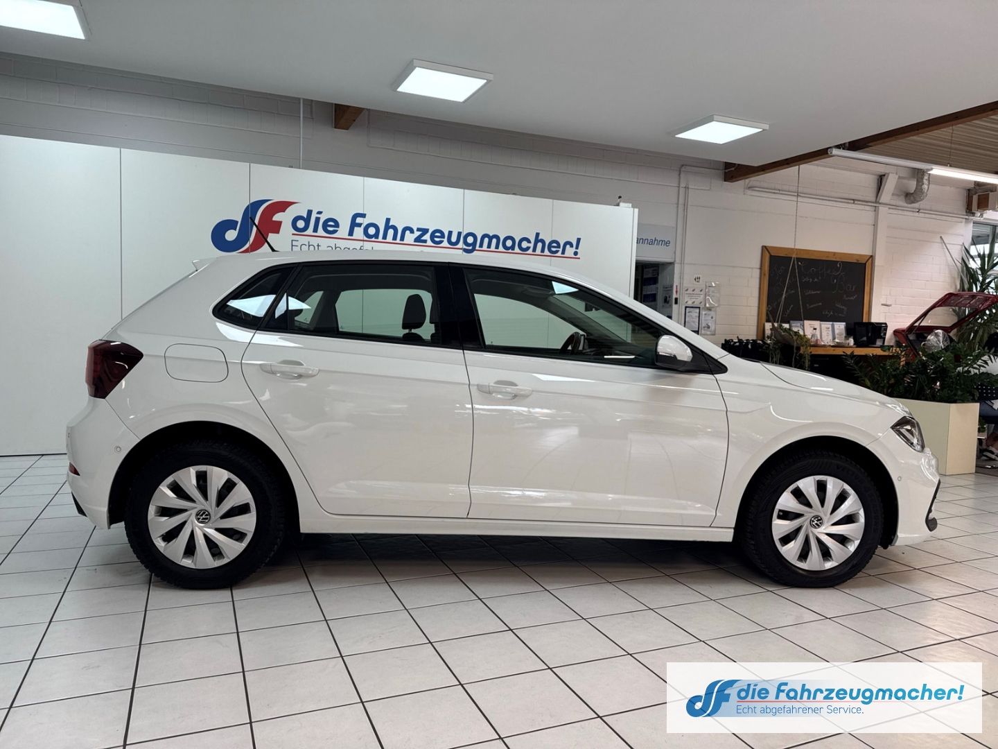 Fahrzeugabbildung Volkswagen Polo VI Life 1.0 TSI EU6d Navi Digitales Cockpit