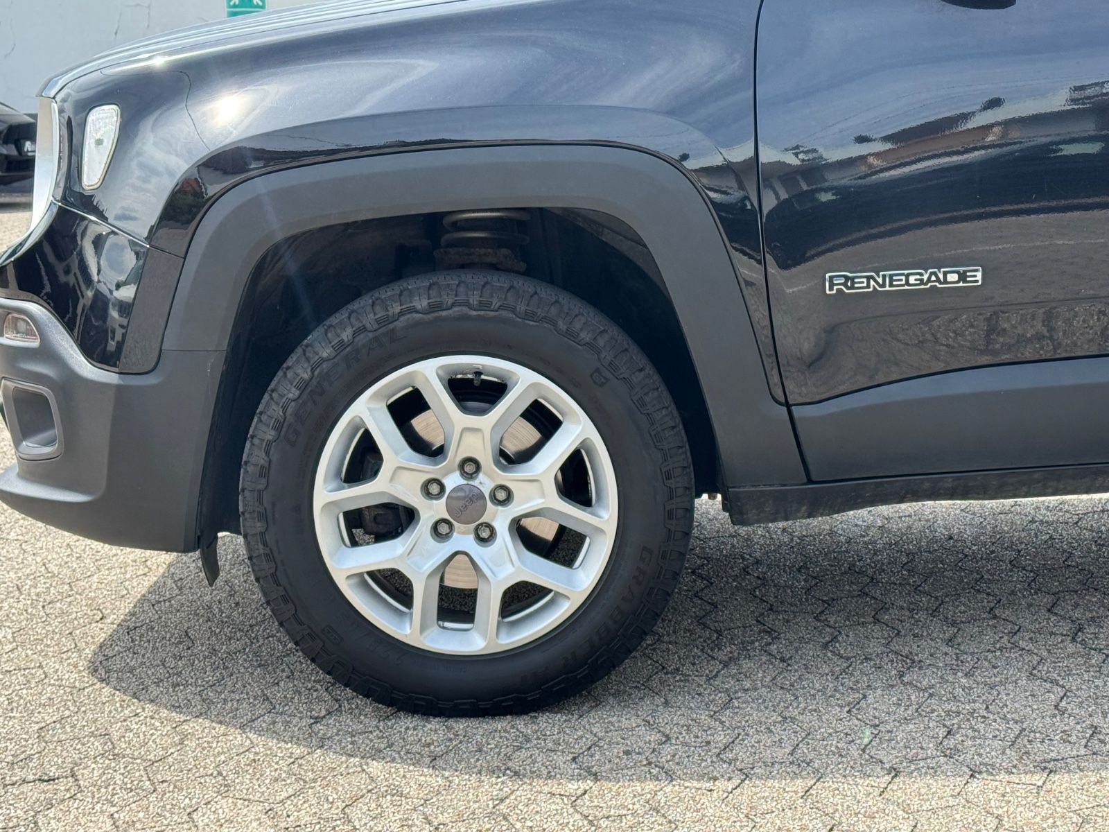 Fahrzeugabbildung Jeep Renegade Limited Adv. Ed. 4x4/LEDER/AHK/KLIMA/SH