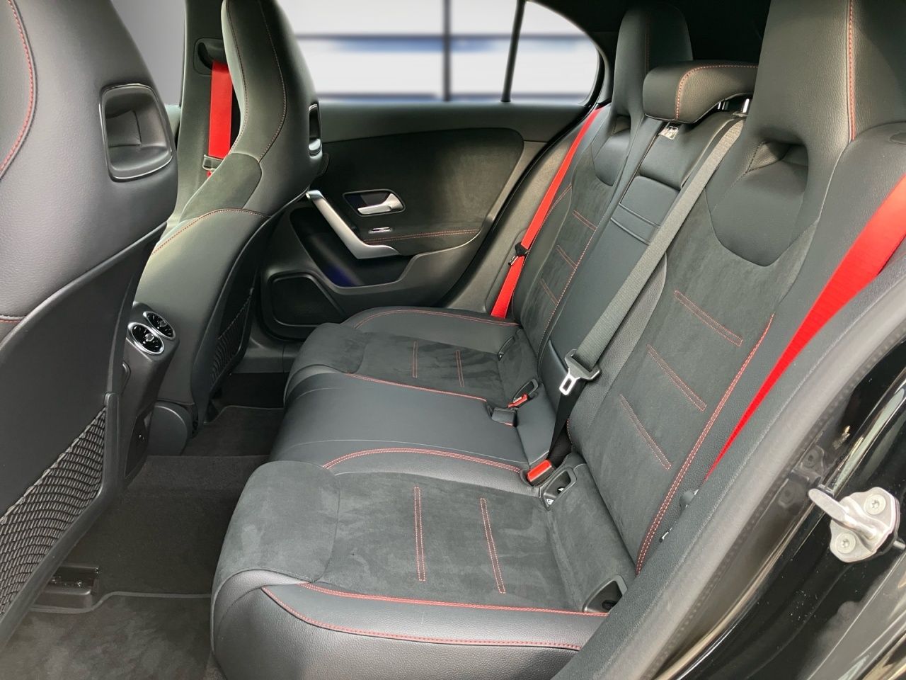 Fahrzeugabbildung Mercedes-Benz AMG A 45 S 4M+ AEROD+NIGHT+MEMO+360+MULTIB+TOTW
