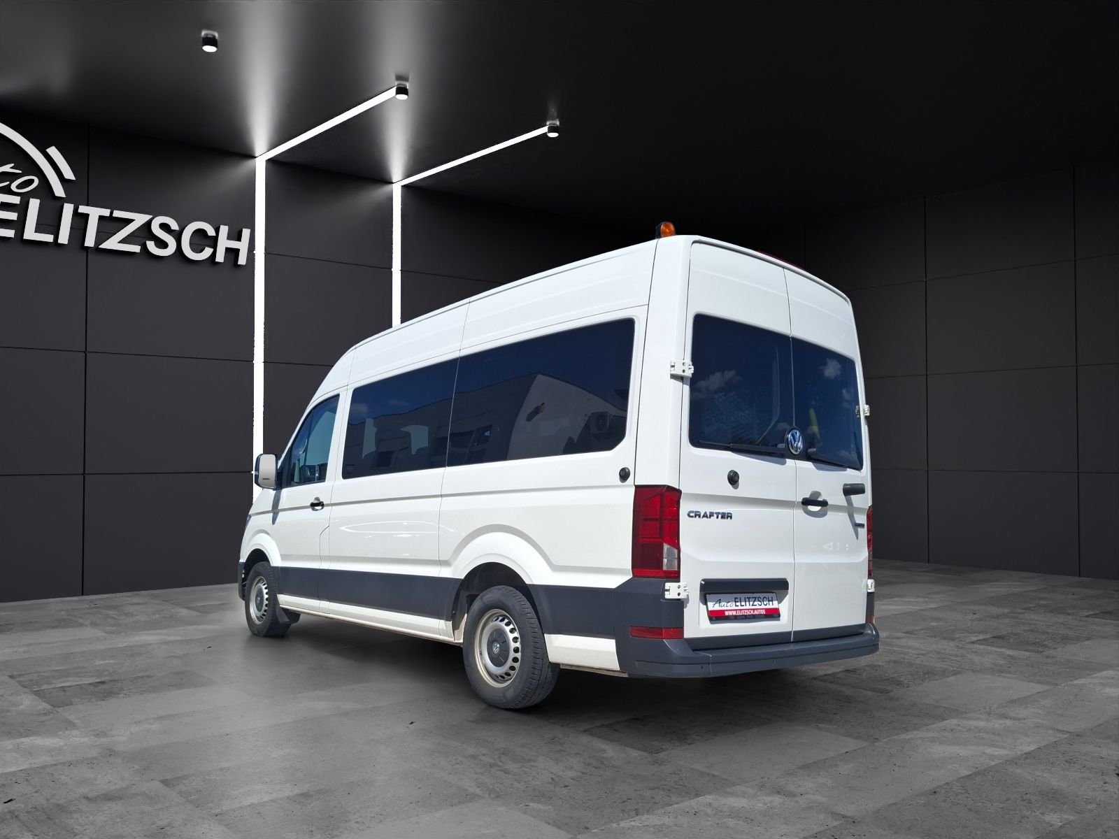 Fahrzeugabbildung Volkswagen Crafter Kombi 35 MR DSG 4Mo.8-Si Rollstuhlrampe