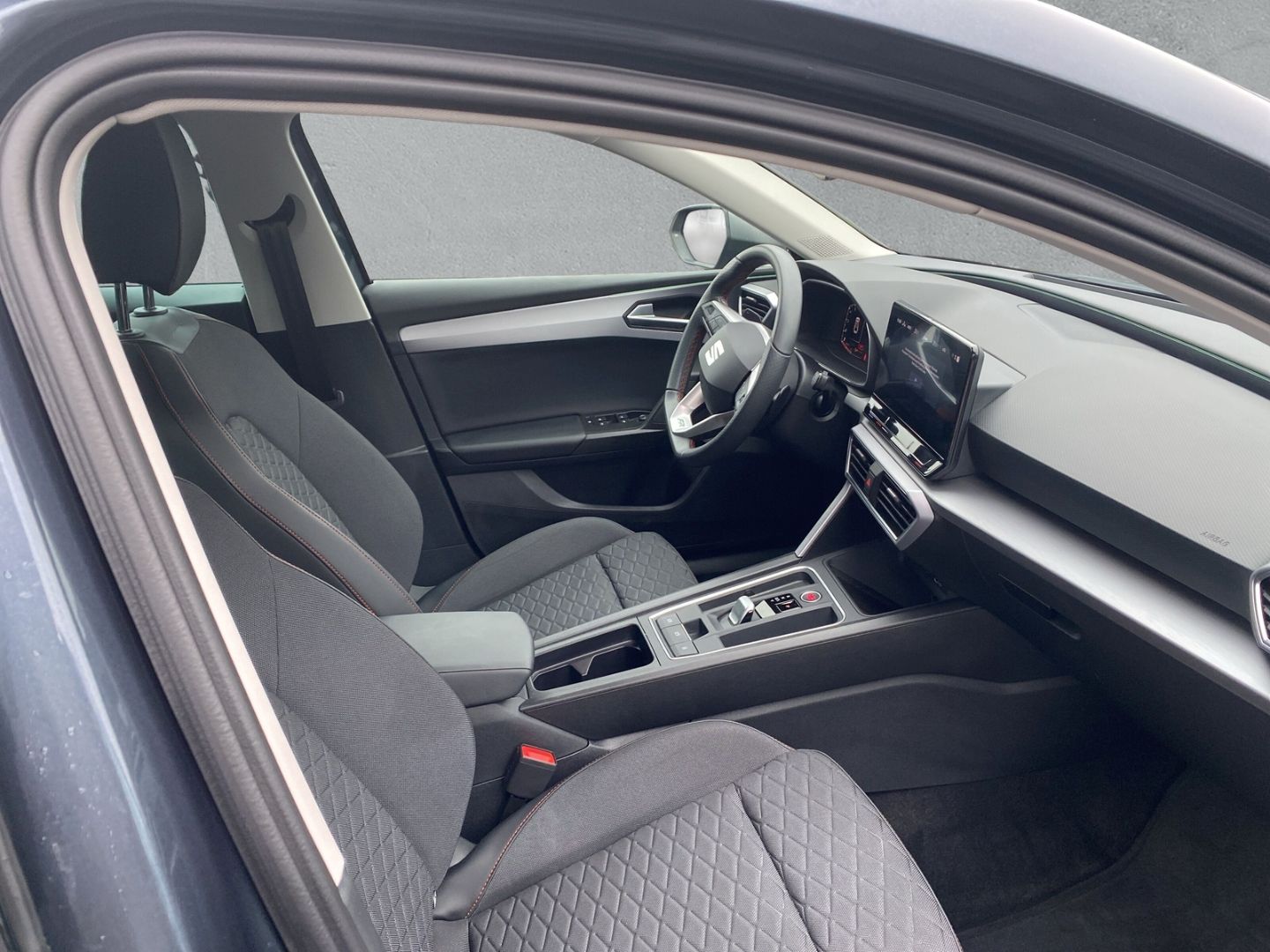Fahrzeugabbildung SEAT Leon Sportstourer FR 2.0 TDI EU6d Navi digitales