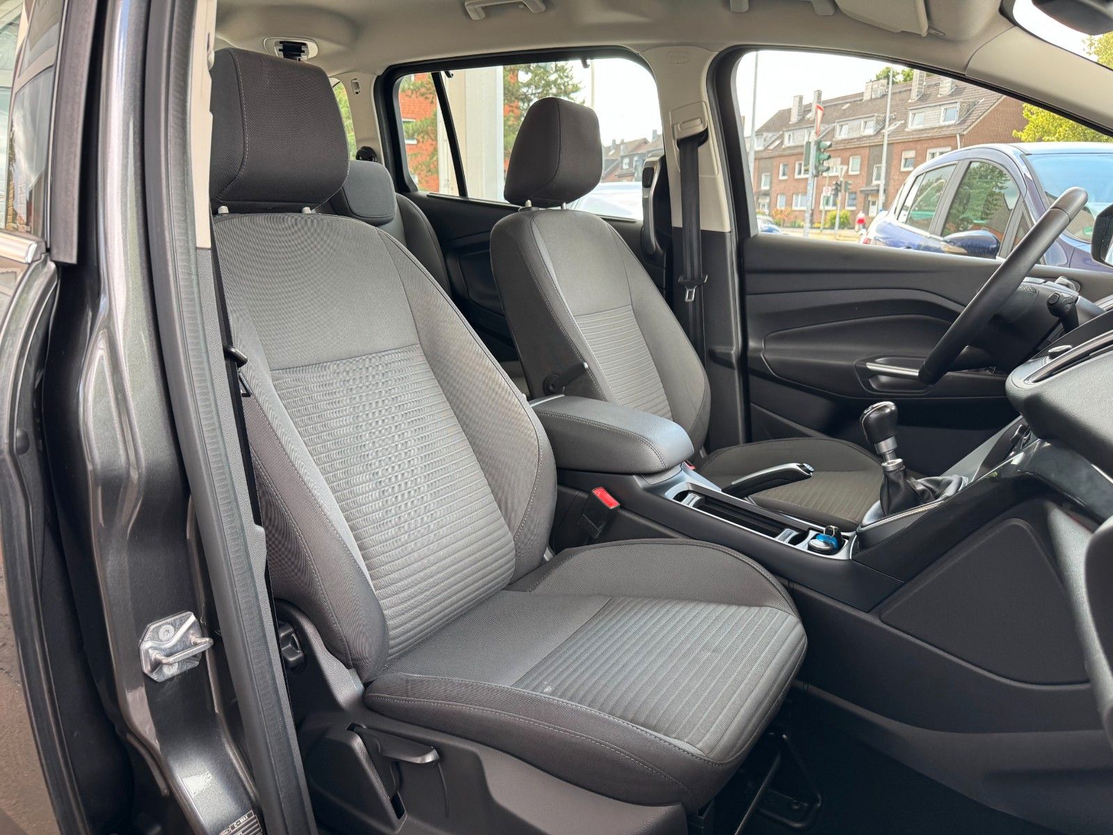 Fahrzeugabbildung Ford Grand C-MAX Titanium 7-Sitze/Navi/Kamera