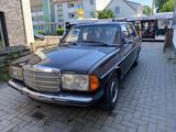 Mercedes-Benz 300 TD W123 Mit MB-Datenblatt - Mercedes-Benz 300: 300td