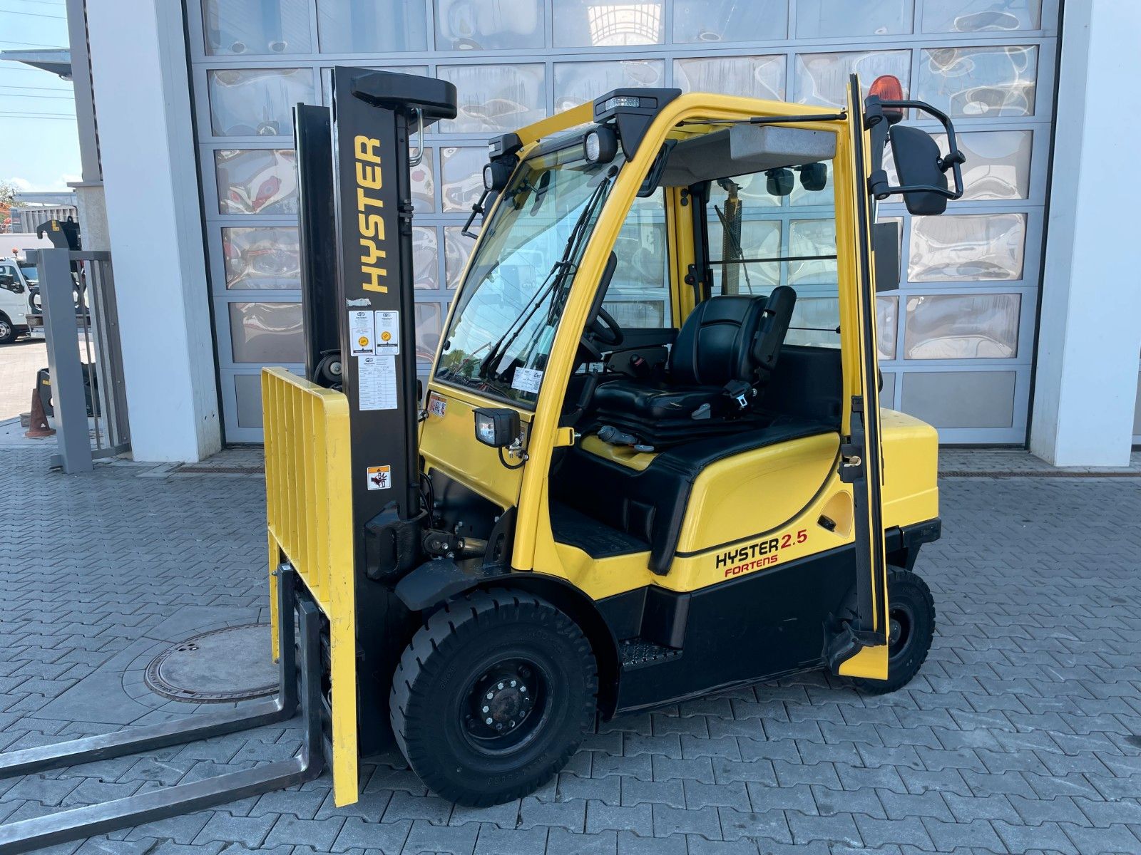 Fahrzeugabbildung Hyster H2.5FT / Duplex 3,3m / nur 948h / Waage