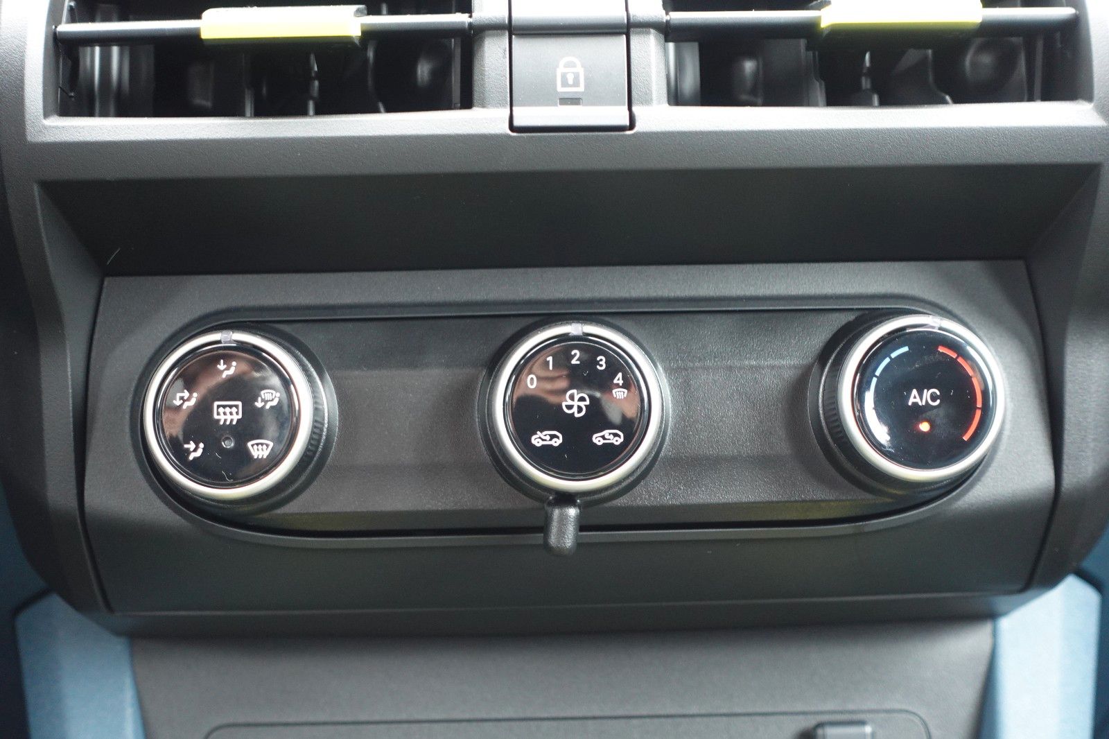 Fahrzeugabbildung Fiat Grande Panda 1.2 Automatik,Carplay, Pixel LED