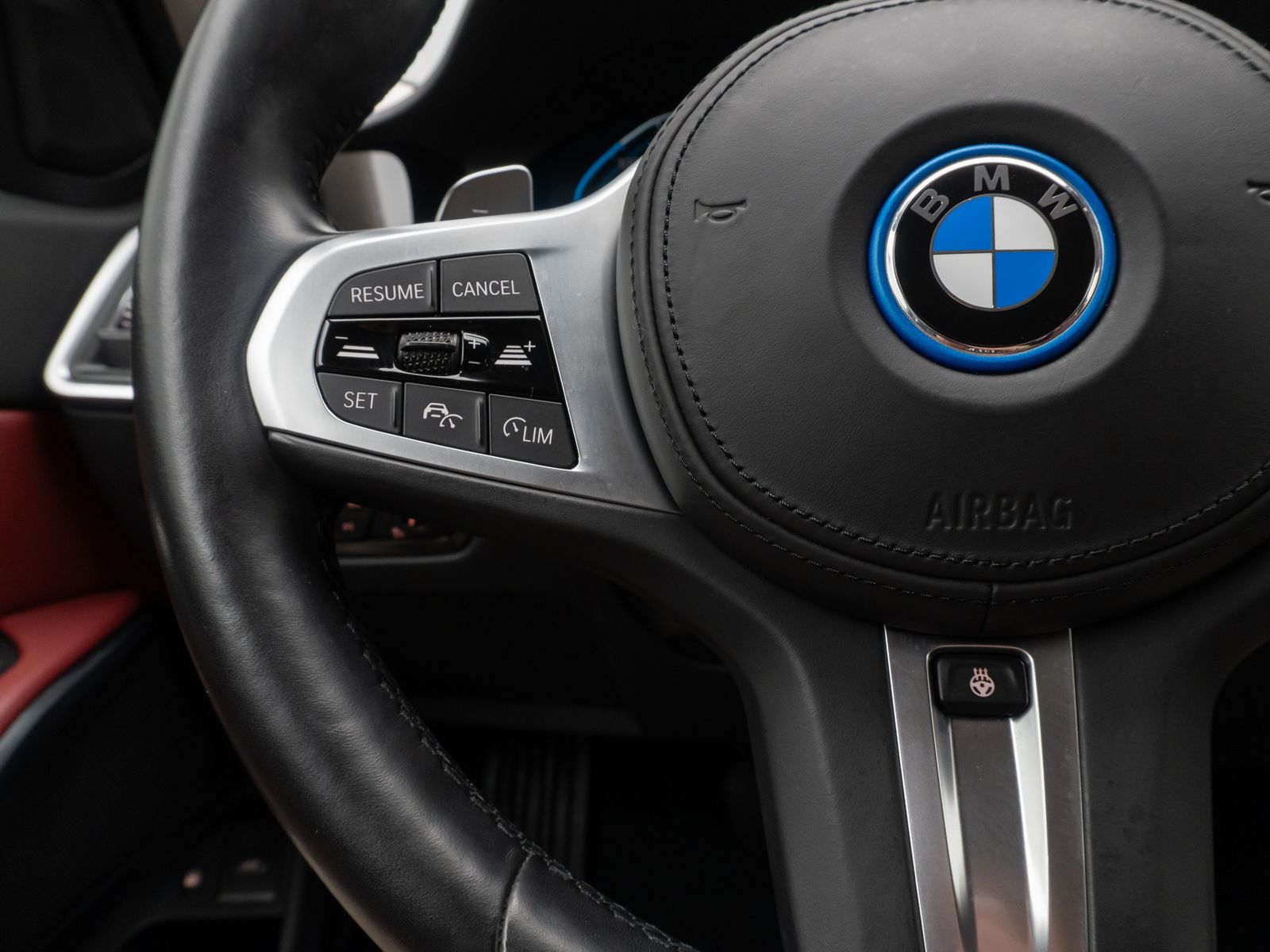 Fahrzeugabbildung BMW 320e Stop&Go DAB Alarm AHK HiFi Sportsitz 19Zoll