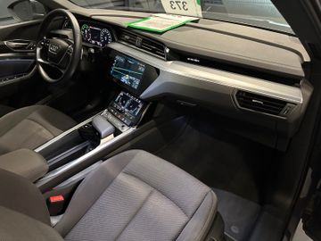 Audi Q8 e-tron - 12